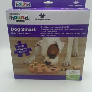 Outward Hound Dog Smart Hidden Treats Toy Puzzle Game Sweden Level 1 NEW